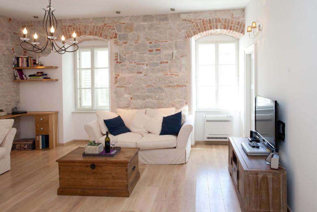 Stylish Theatre Apartments Split Exterior photo